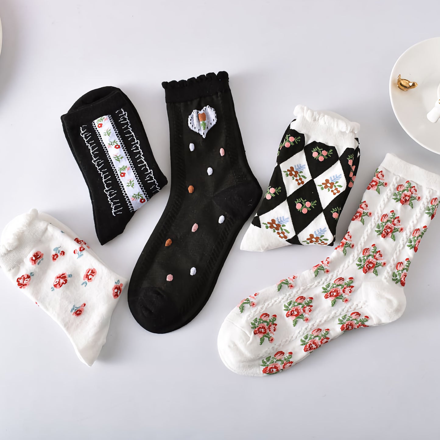 5-Pack Floral Cotton Crew Socks – Black & White Set