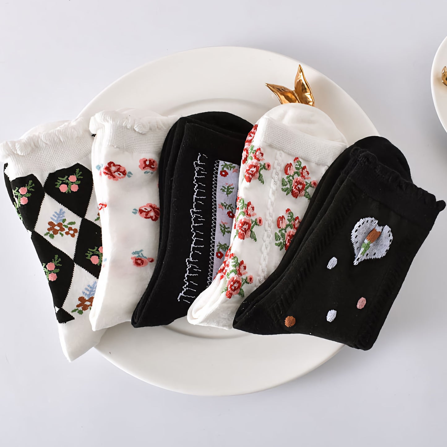 5-Pack Floral Cotton Crew Socks – Black & White Set