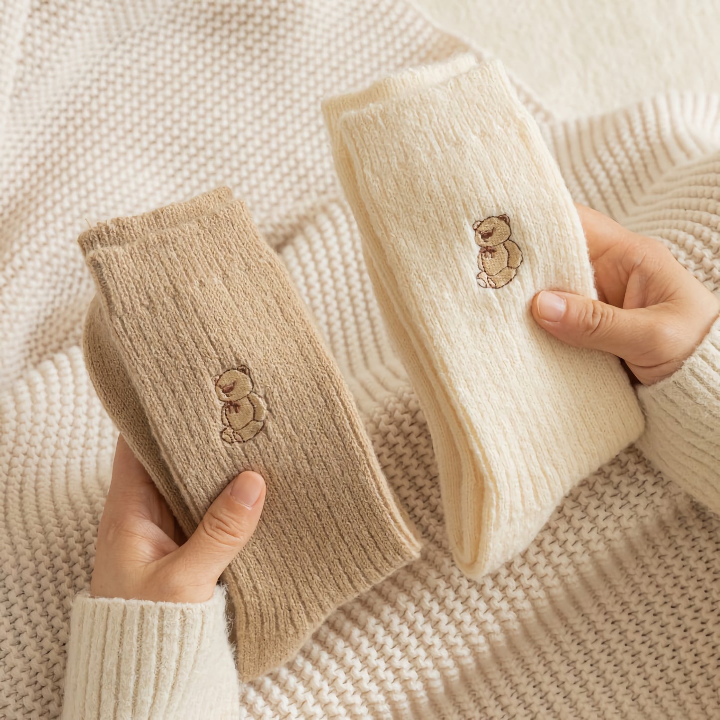 2-Pack Bear Warm Socks: Luxurious Knitted Cashmere Coziness for Women