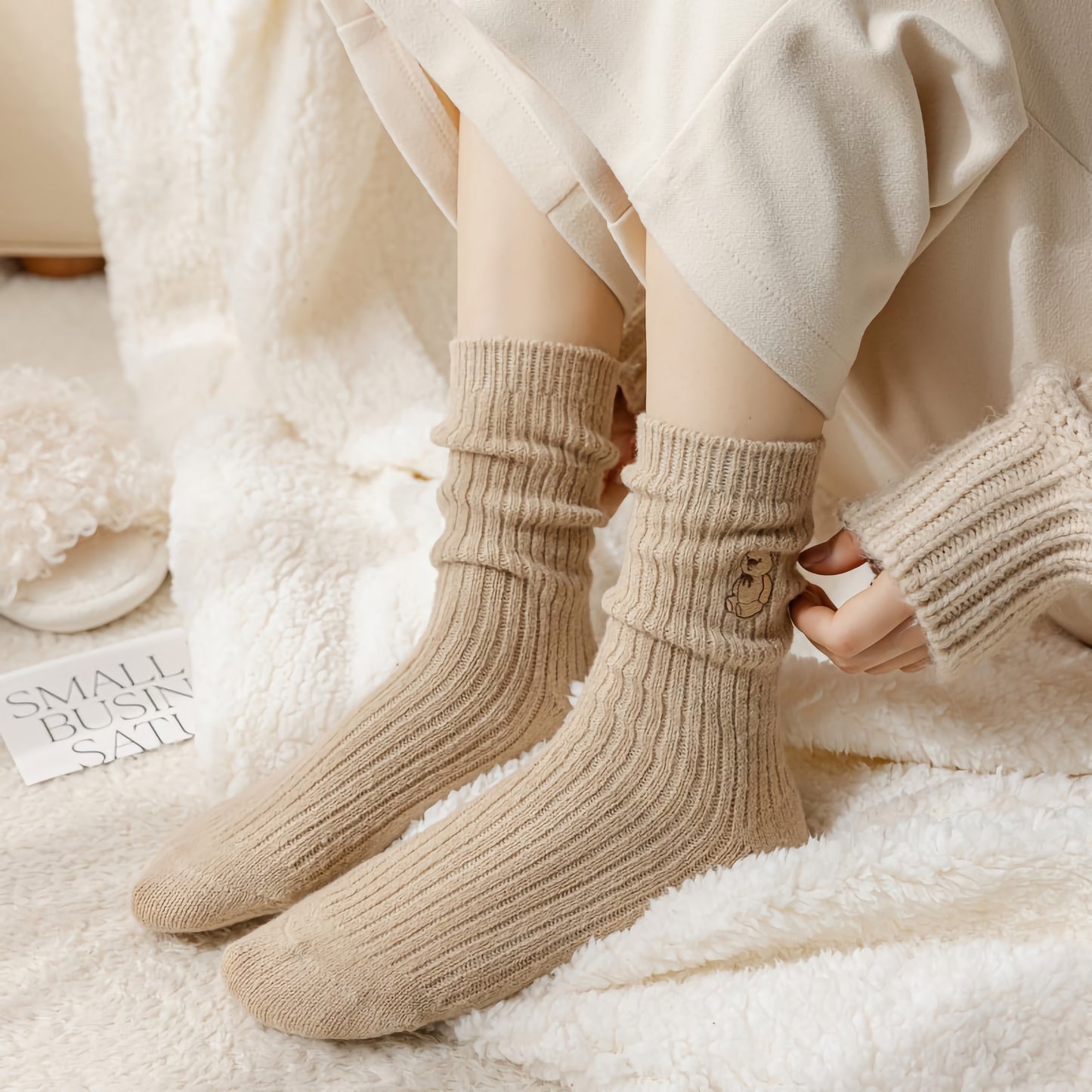 2-Pack Bear Warm Socks: Luxurious Knitted Cashmere Coziness for Women