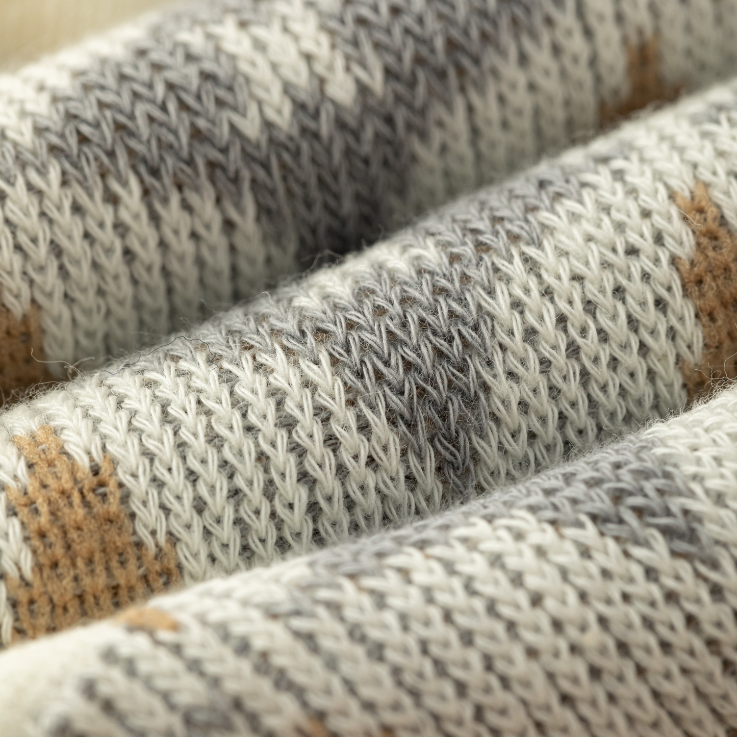 2-Pack Women's Grey Cotton Socks: Stylish Bear Pattern for Cozy Comfort