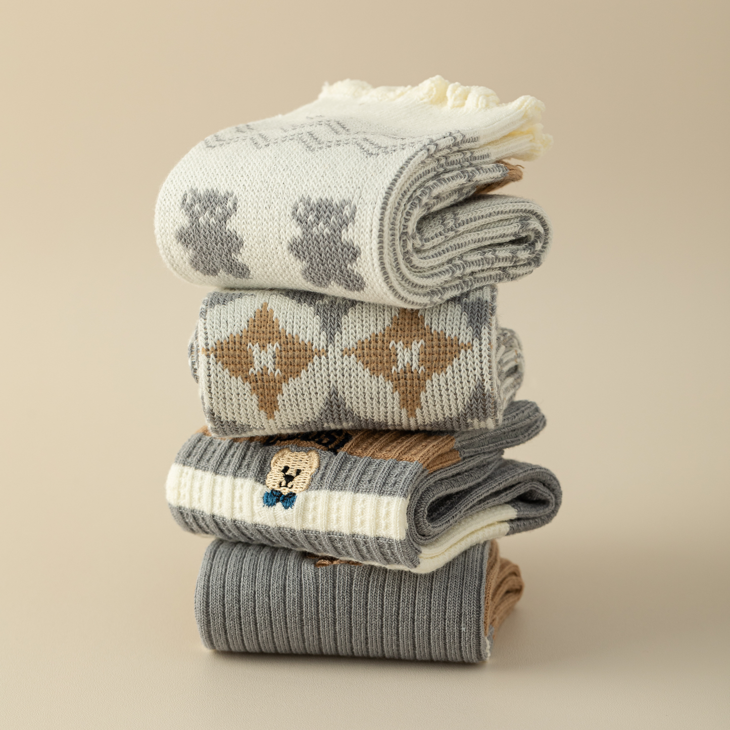 2-Pack Women's Grey Cotton Socks: Stylish Bear Pattern for Cozy Comfort