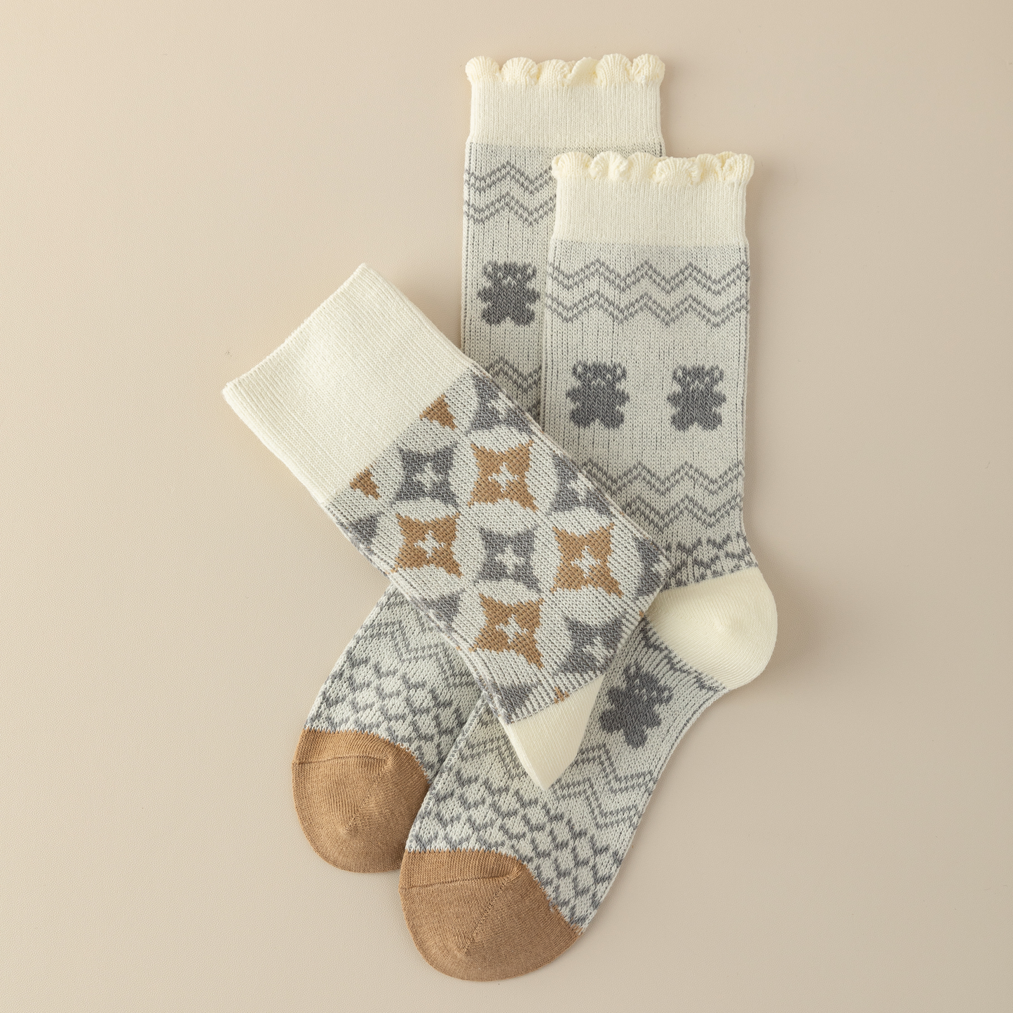2-Pack Women's Grey Cotton Socks: Stylish Bear Pattern for Cozy Comfort