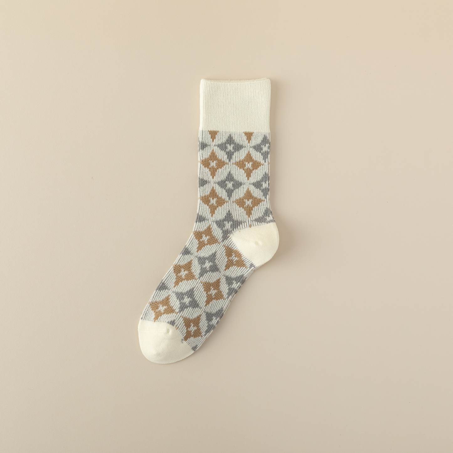 2-Pack Women's Grey Cotton Socks: Stylish Bear Pattern for Cozy Comfort