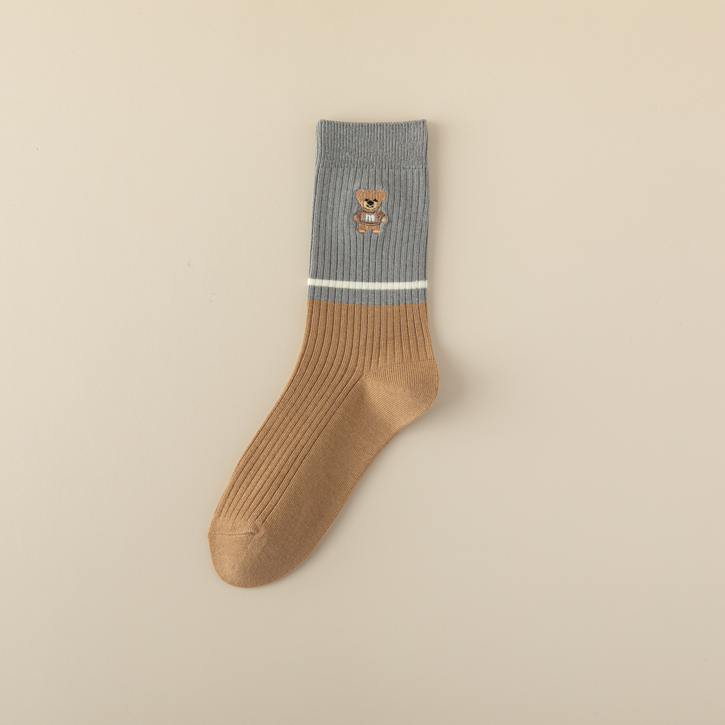 2-Pack Women's Grey Cotton Socks: Stylish Bear Pattern for Cozy Comfort