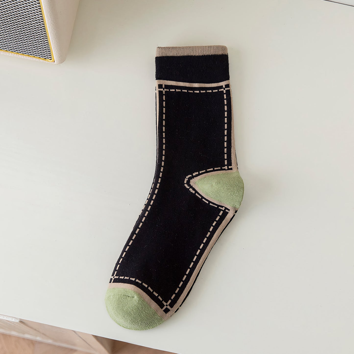 2-Pack Fashionable Women's Cotton Socks: Color-Blocked Heel Elegance