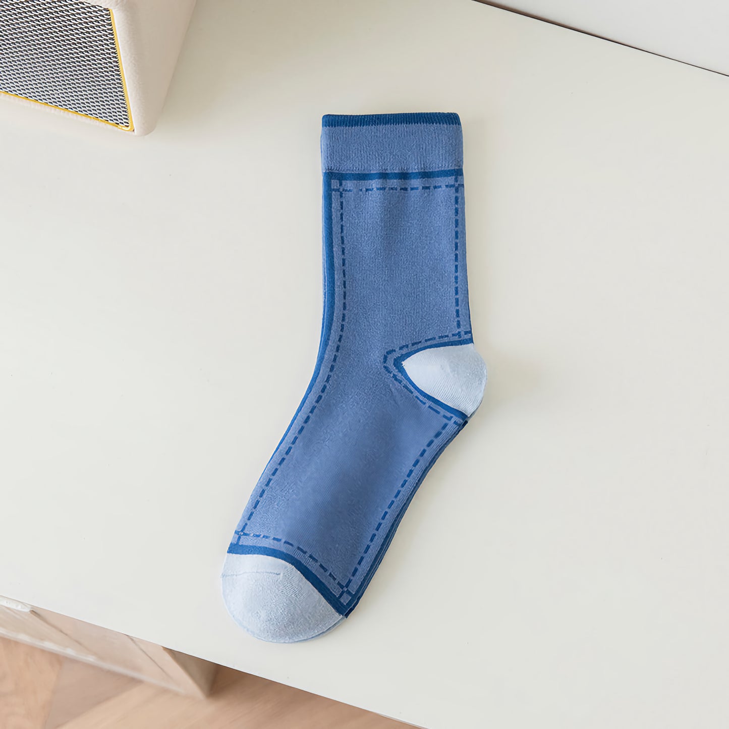 2-Pack Fashionable Women's Cotton Socks: Color-Blocked Heel Elegance