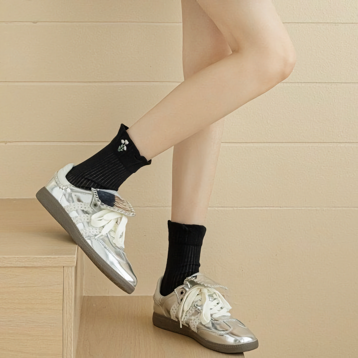 2-Pack Thin Solid Color Women's Socks with Floral Embroidery