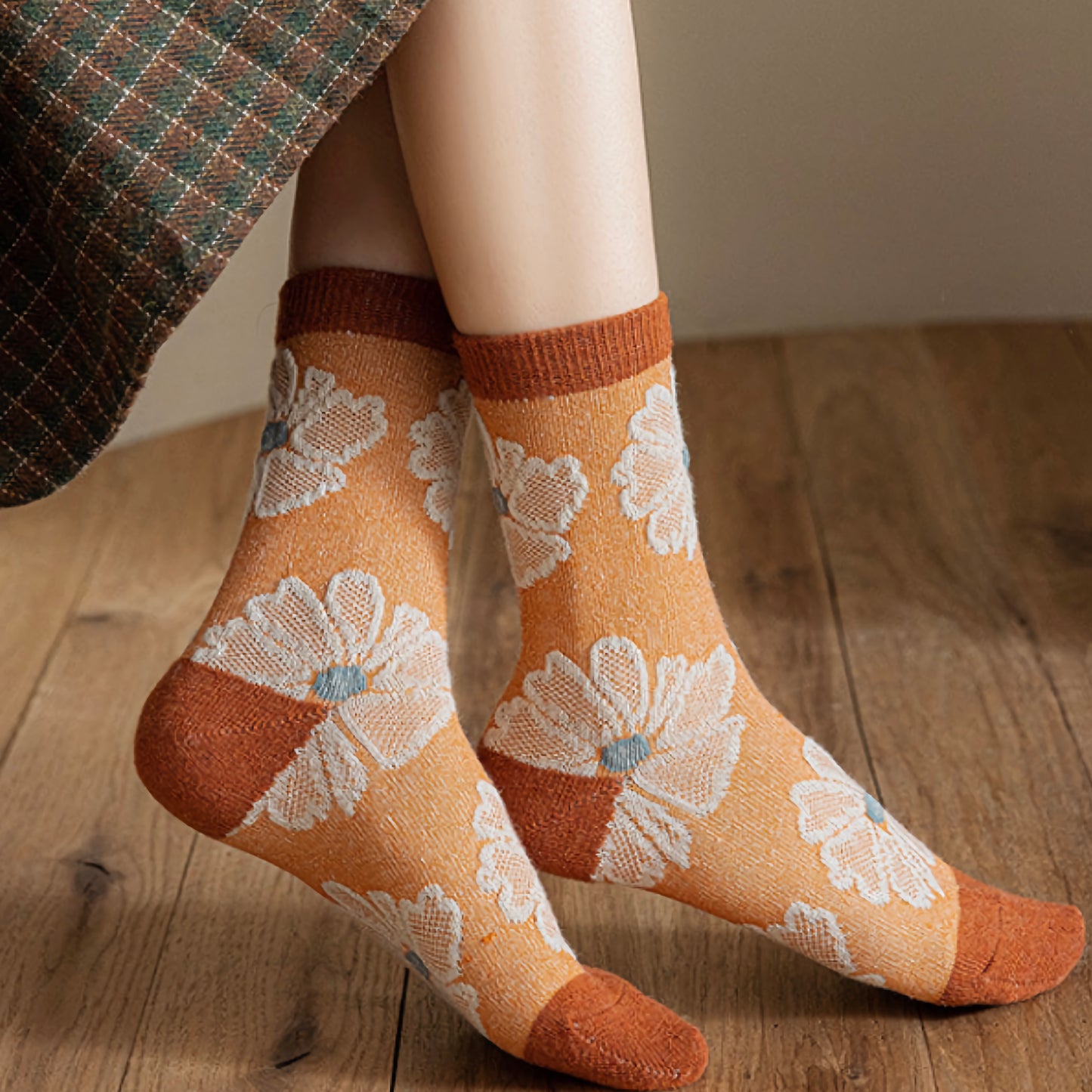 2-Pack Winter Wool Crew Socks with Floral Design for Women