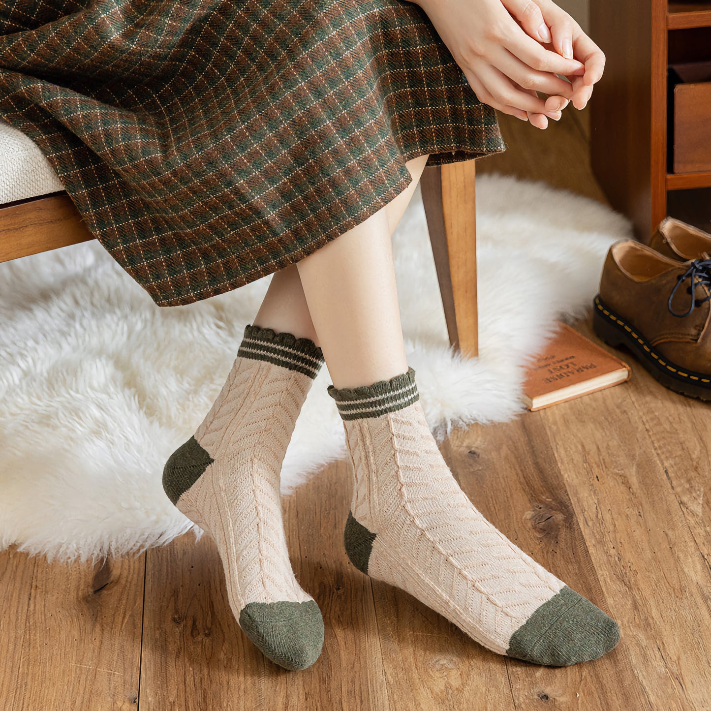 2-Pack Christmas Forest Green Cashmere Socks: Winter Wool Elegance for Women