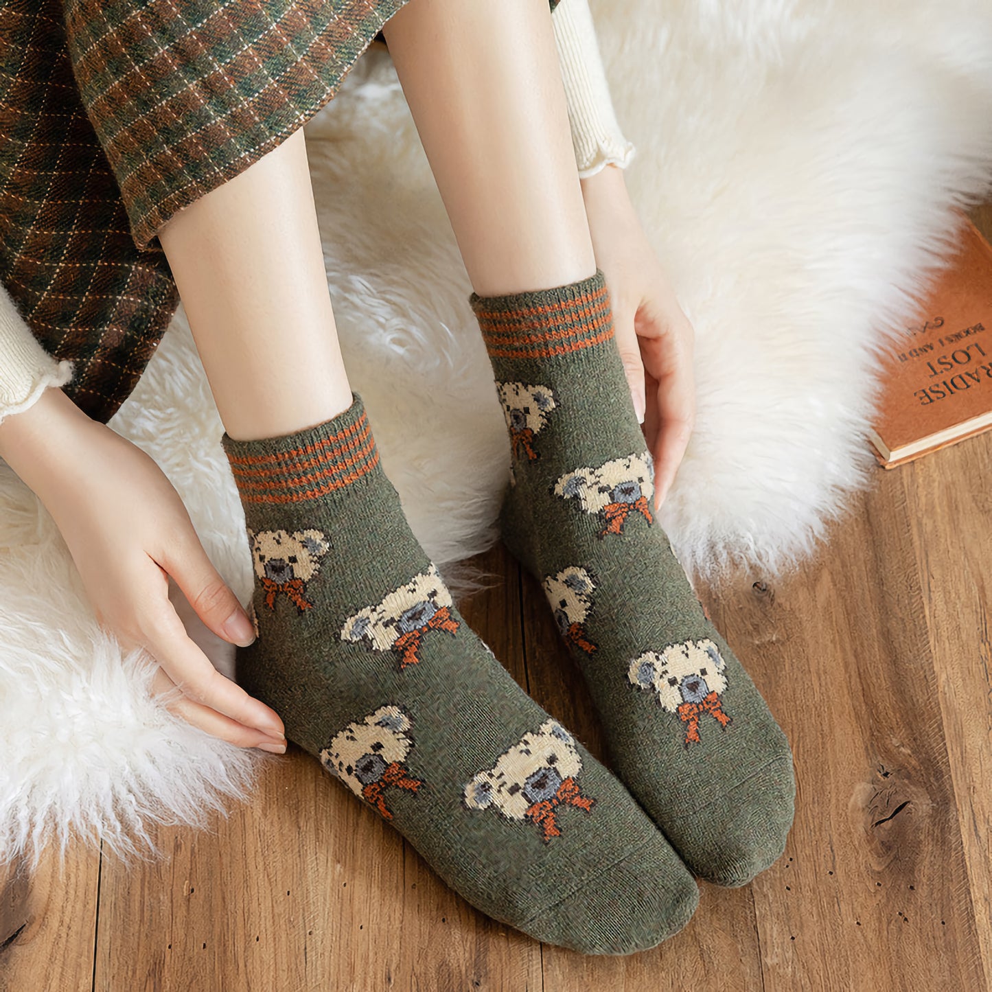 2-Pack Christmas Forest Green Cashmere Socks: Winter Wool Elegance for Women
