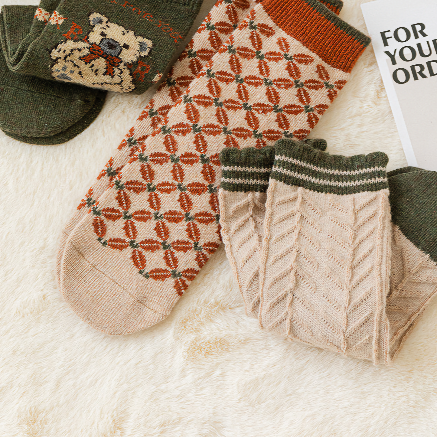 2-Pack Christmas Forest Green Cashmere Socks: Winter Wool Elegance for Women