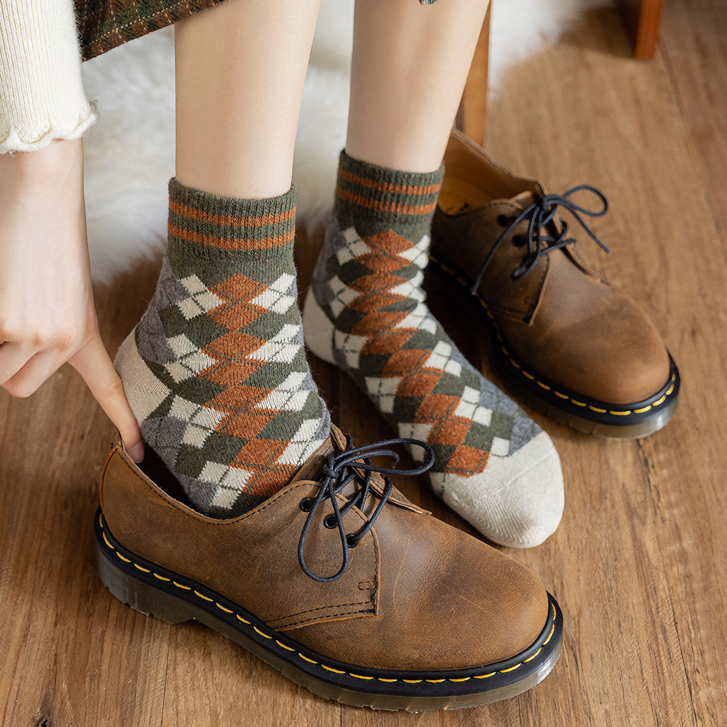 2-Pack Christmas Forest Green Cashmere Socks: Winter Wool Elegance for Women