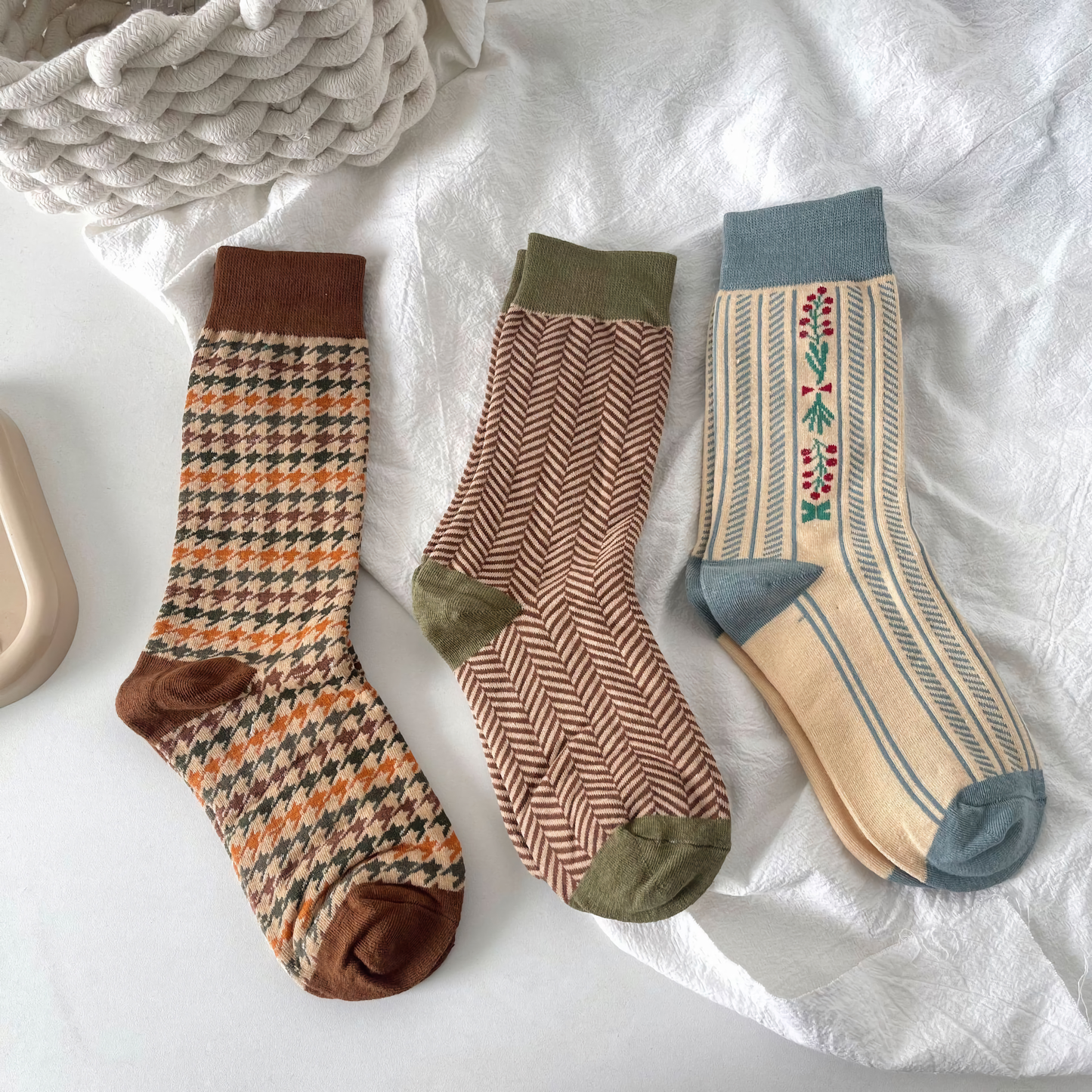 2-Pack Retro Houndstooth Cotton Socks: Perfect for Women's Autumn/Winter Wear