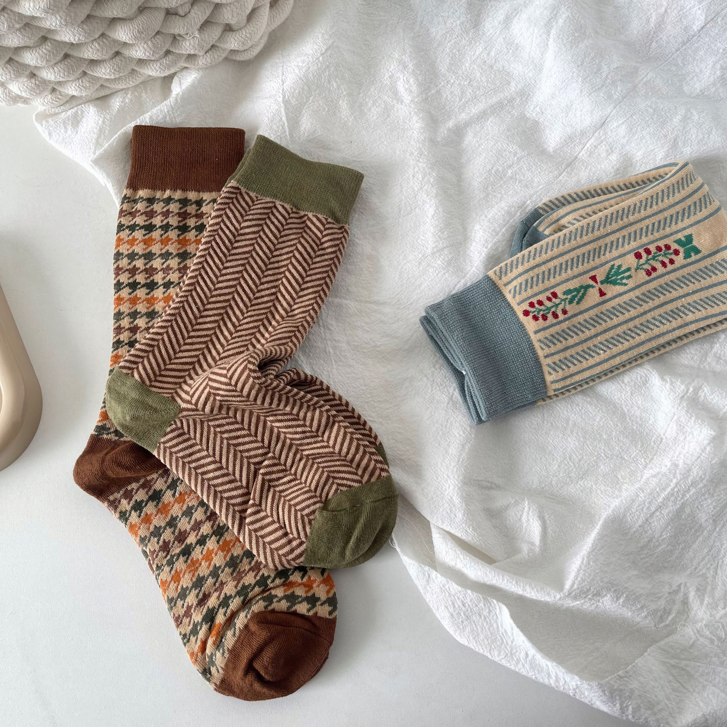 2-Pack Retro Houndstooth Cotton Socks: Perfect for Women's Autumn/Winter Wear