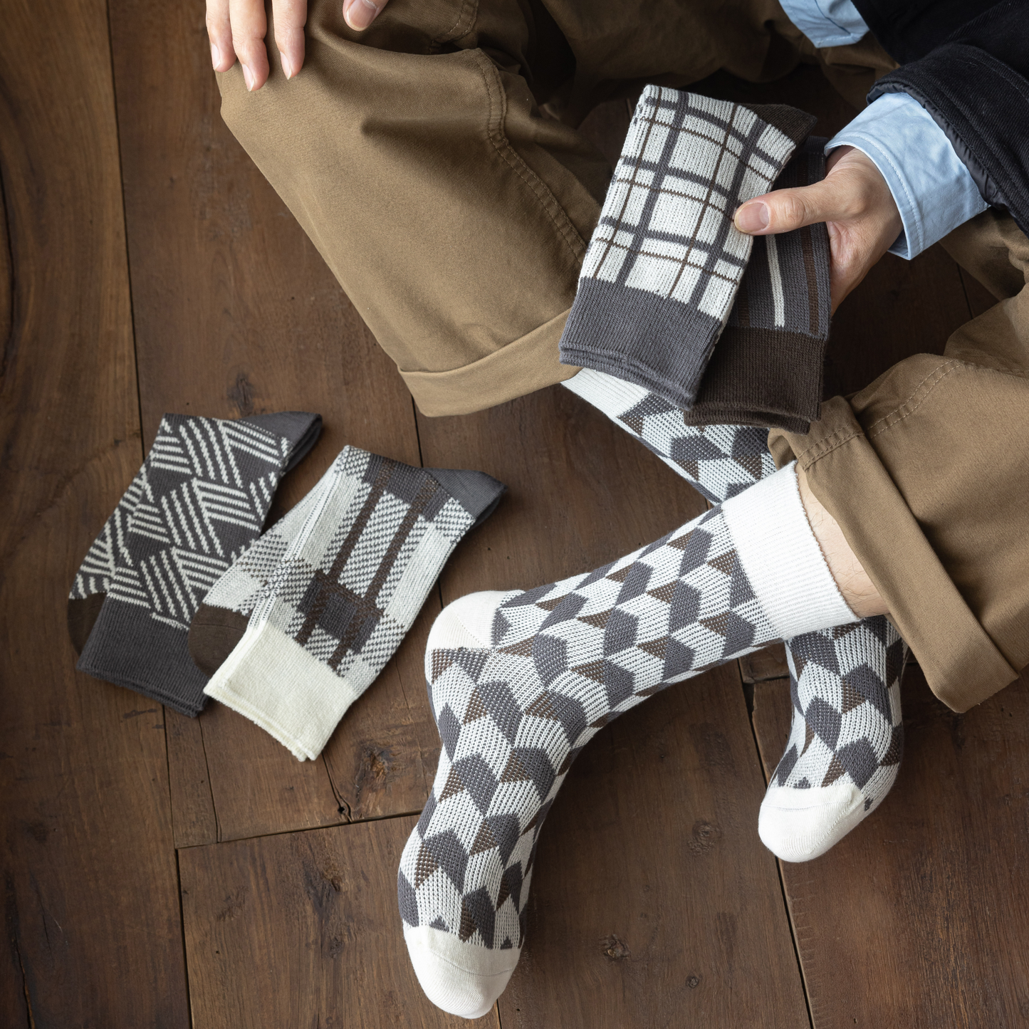 2-Pack Men's Classic Cotton Socks: Retro Elegance for Business Casual Attire