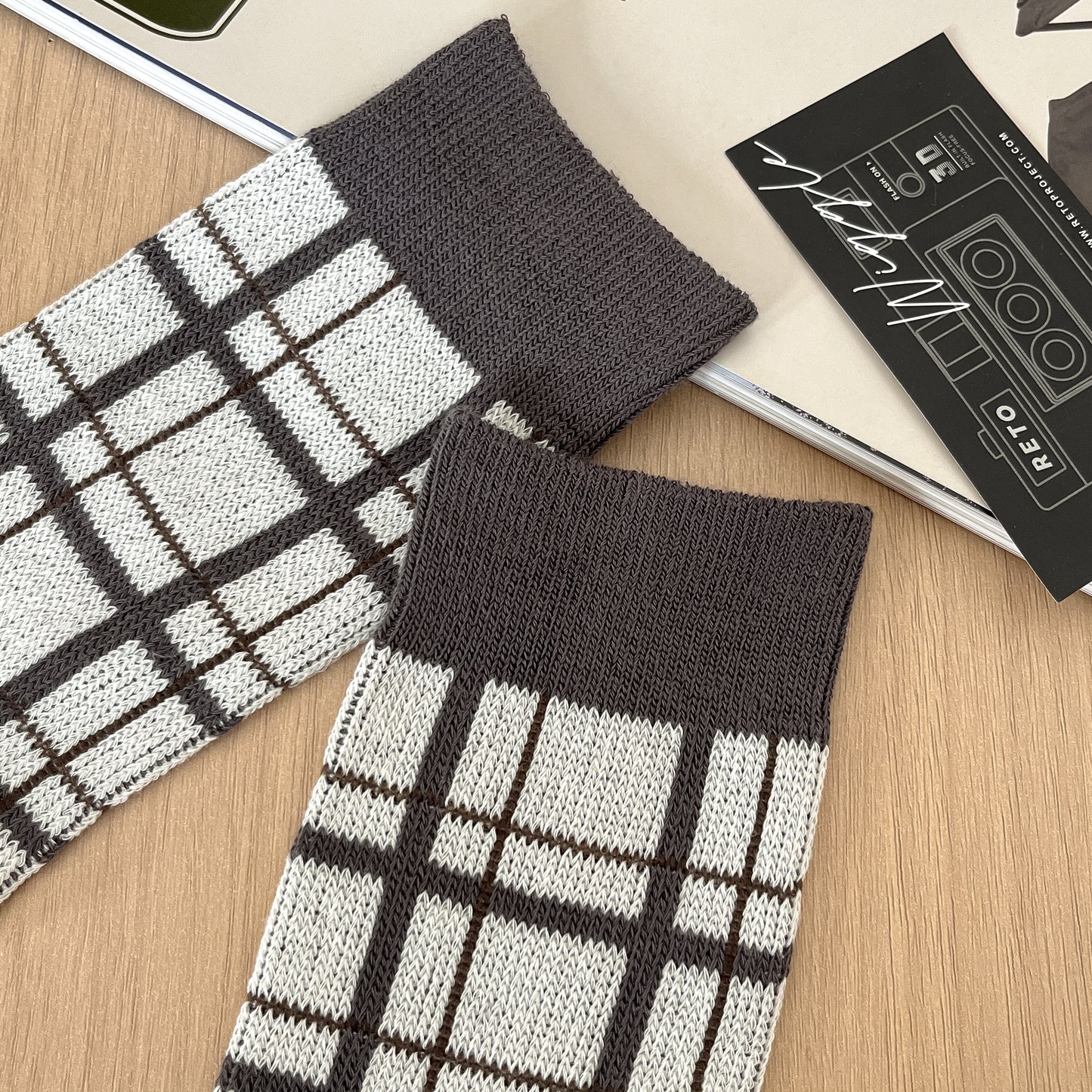 2-Pack Men's Classic Cotton Socks: Retro Elegance for Business Casual Attire