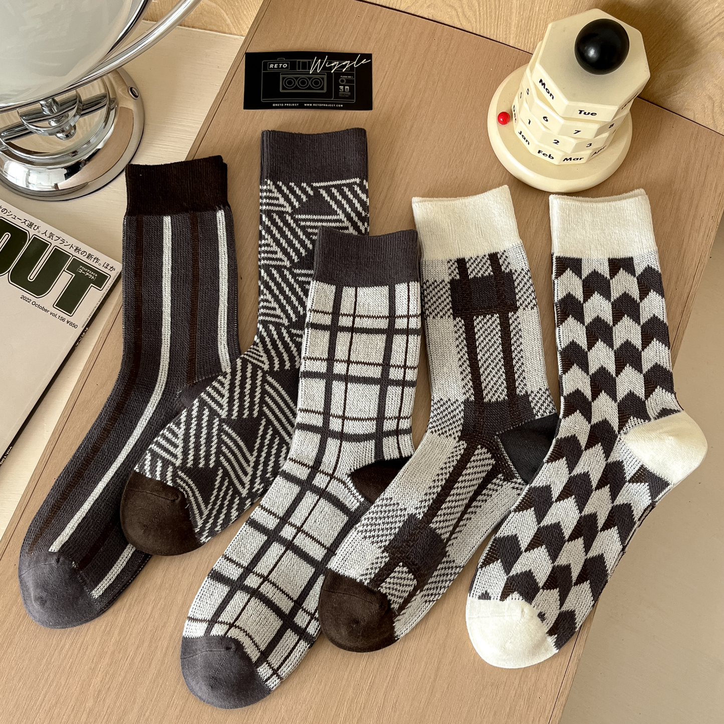 2-Pack Men's Classic Cotton Socks: Retro Elegance for Business Casual Attire