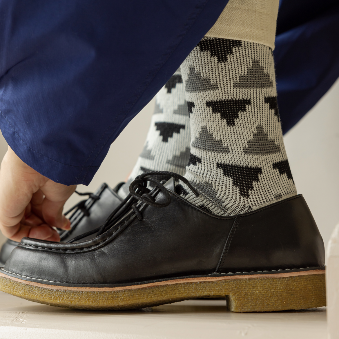 2-Pack Men's Classic Retro Minimalist Cotton Socks: Perfect for Business Casual Wear