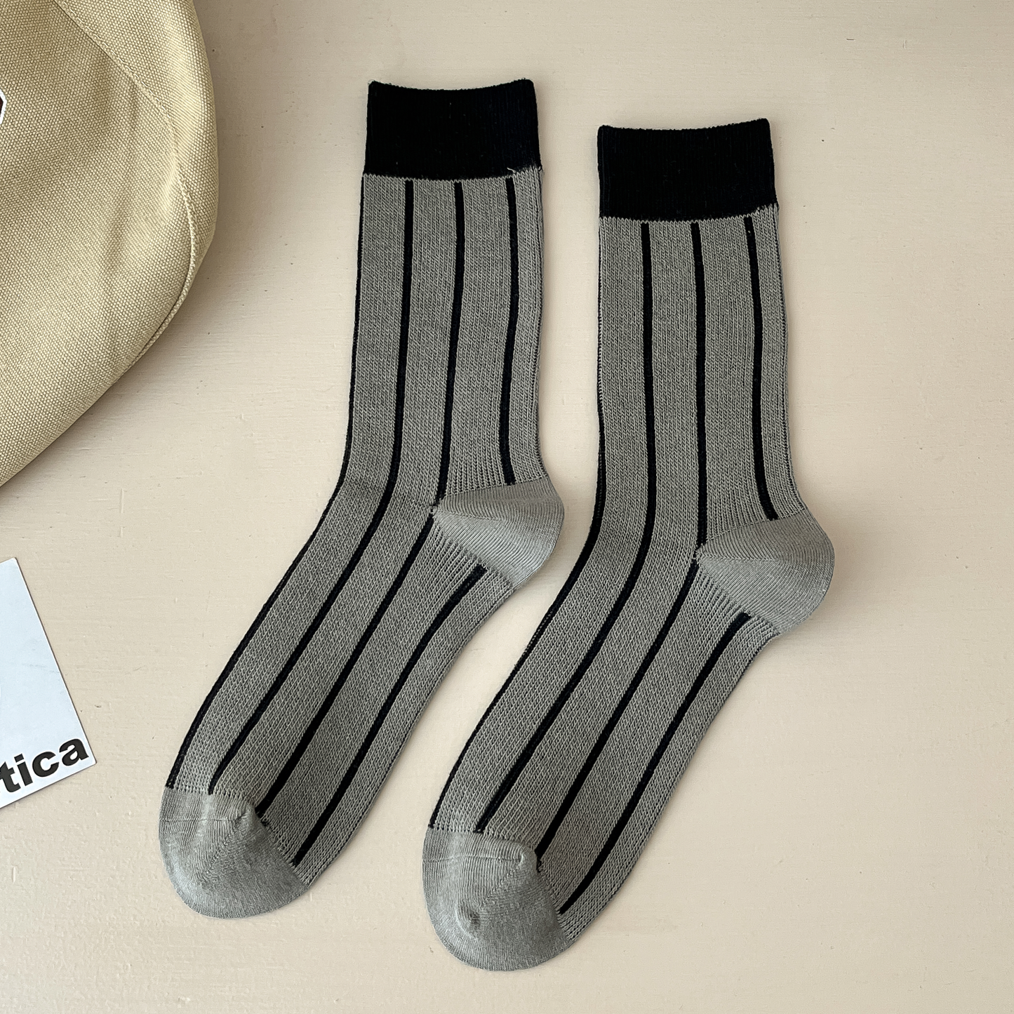 2-Pack Men's Classic Retro Minimalist Cotton Socks: Perfect for Business Casual Wear