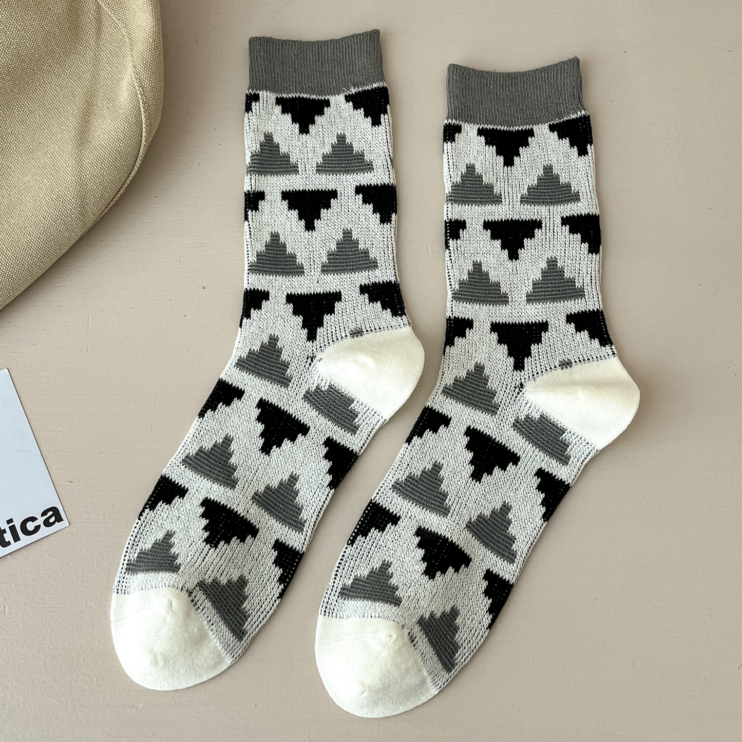 2-Pack Men's Classic Retro Minimalist Cotton Socks: Perfect for Business Casual Wear