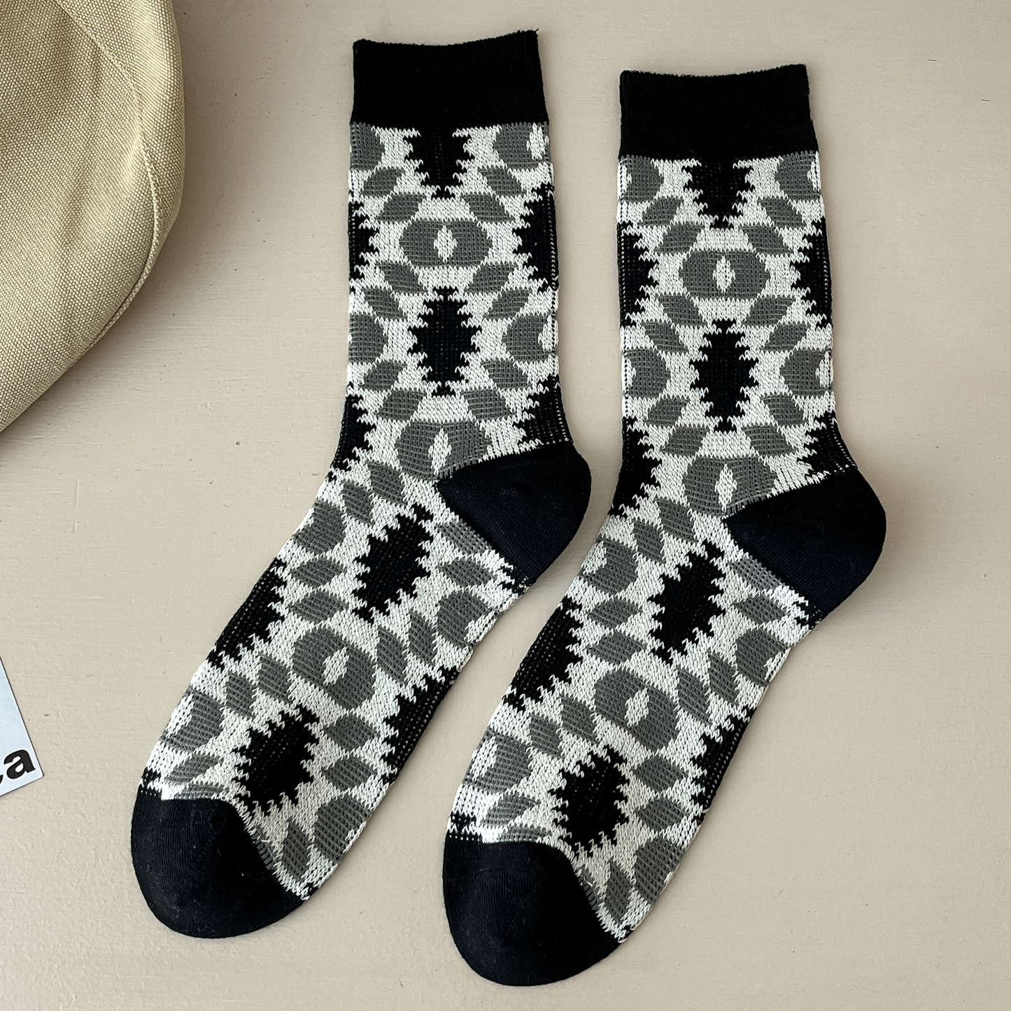 2-Pack Men's Classic Retro Minimalist Cotton Socks: Perfect for Business Casual Wear