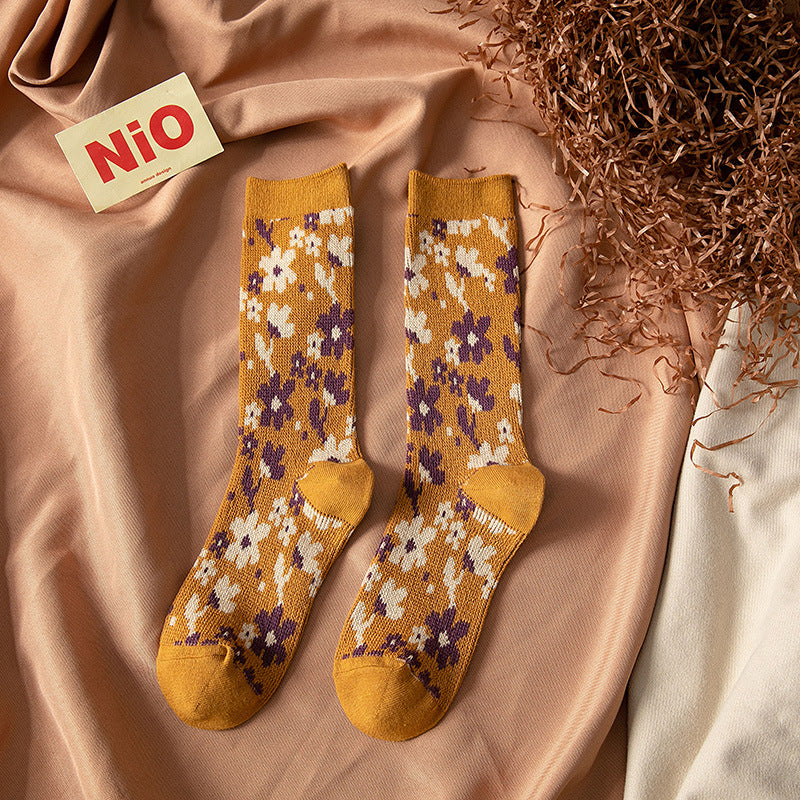 2-Pack Retro Floral Socks: Warm Knitted Cotton Elegance for Women