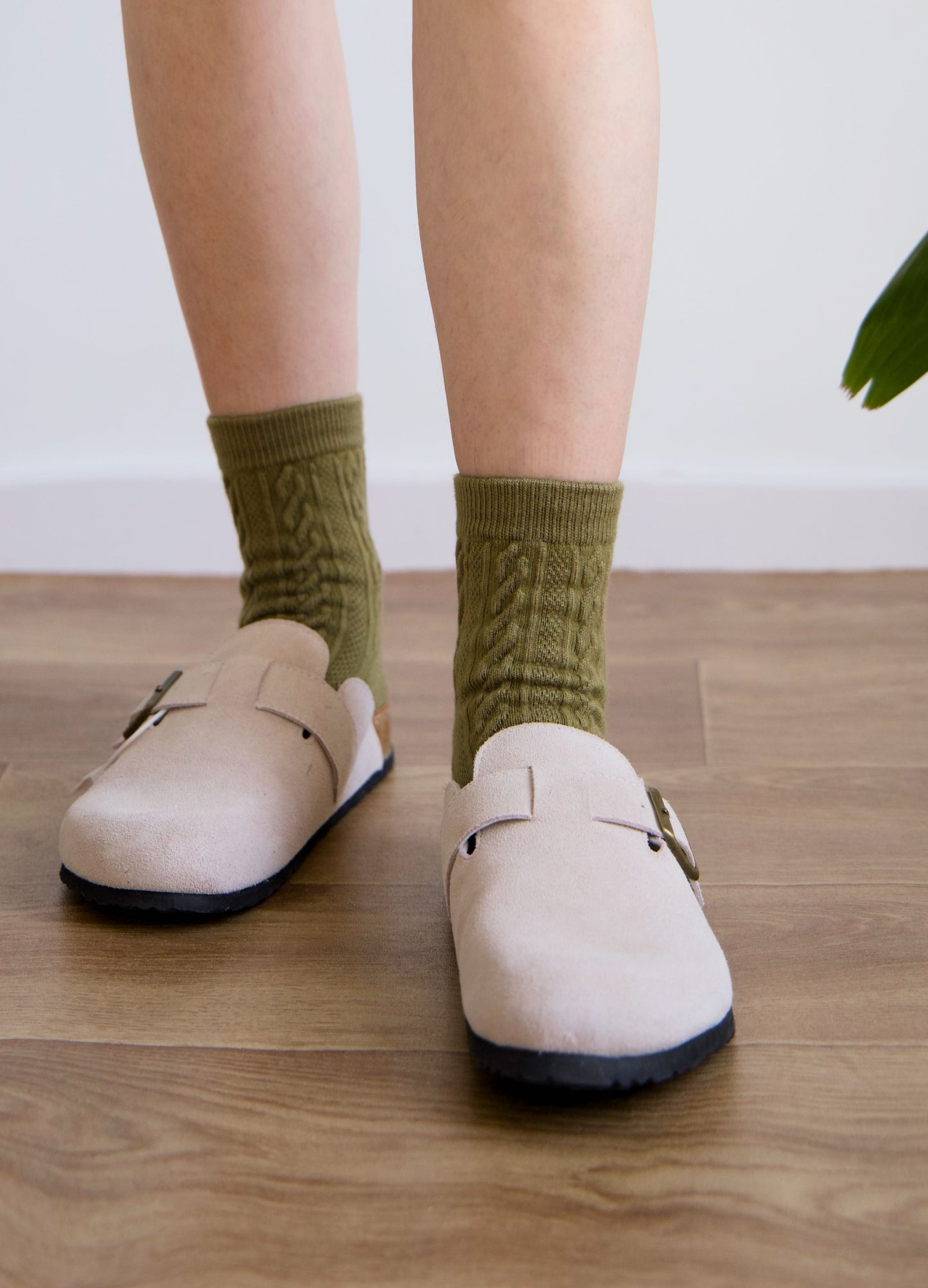 2-Pack Retro Warm Twist Socks - Solid Color Knitted Wool Elegance