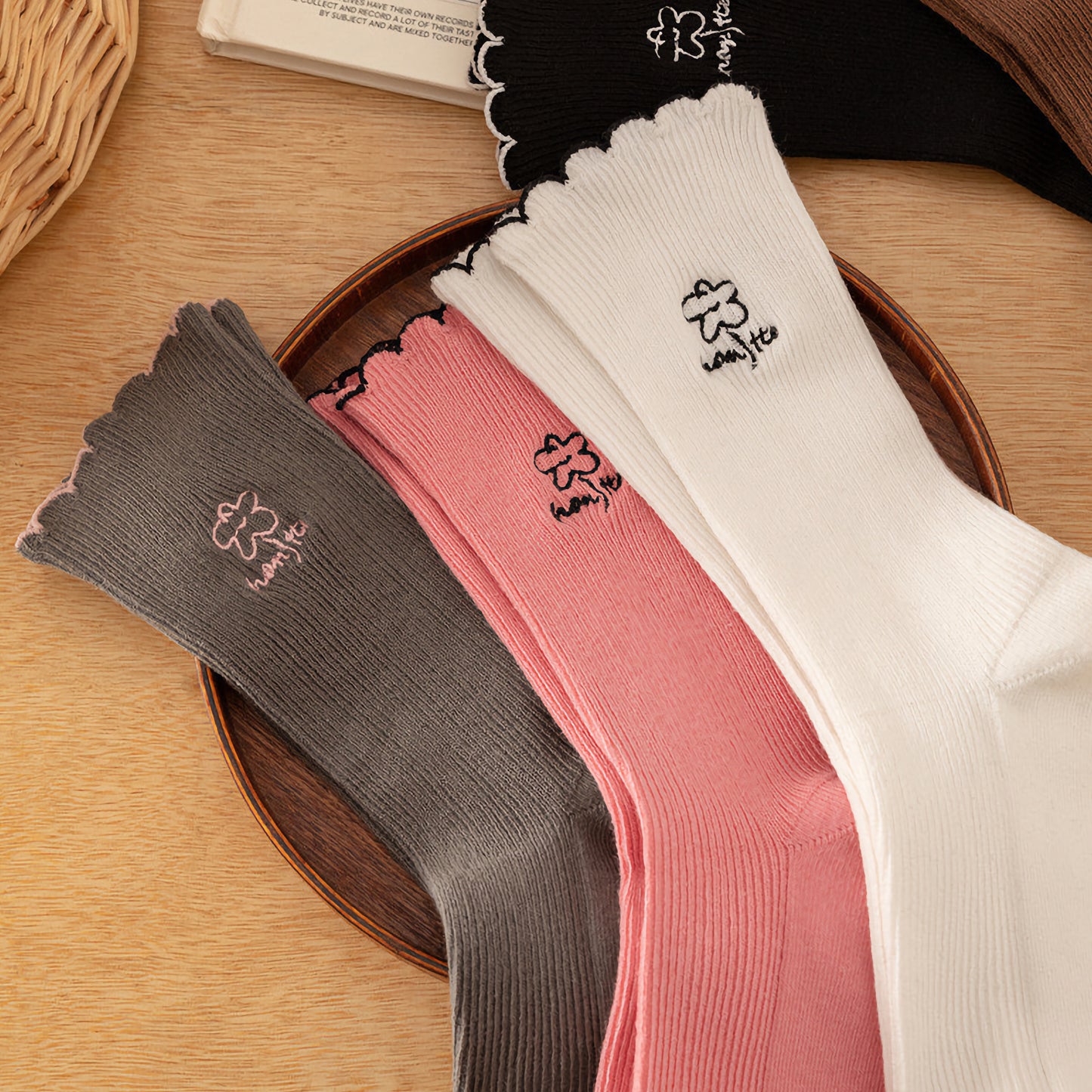 2-Pack Vintage Embroidered Floral Cotton Socks with Ruffled Edge