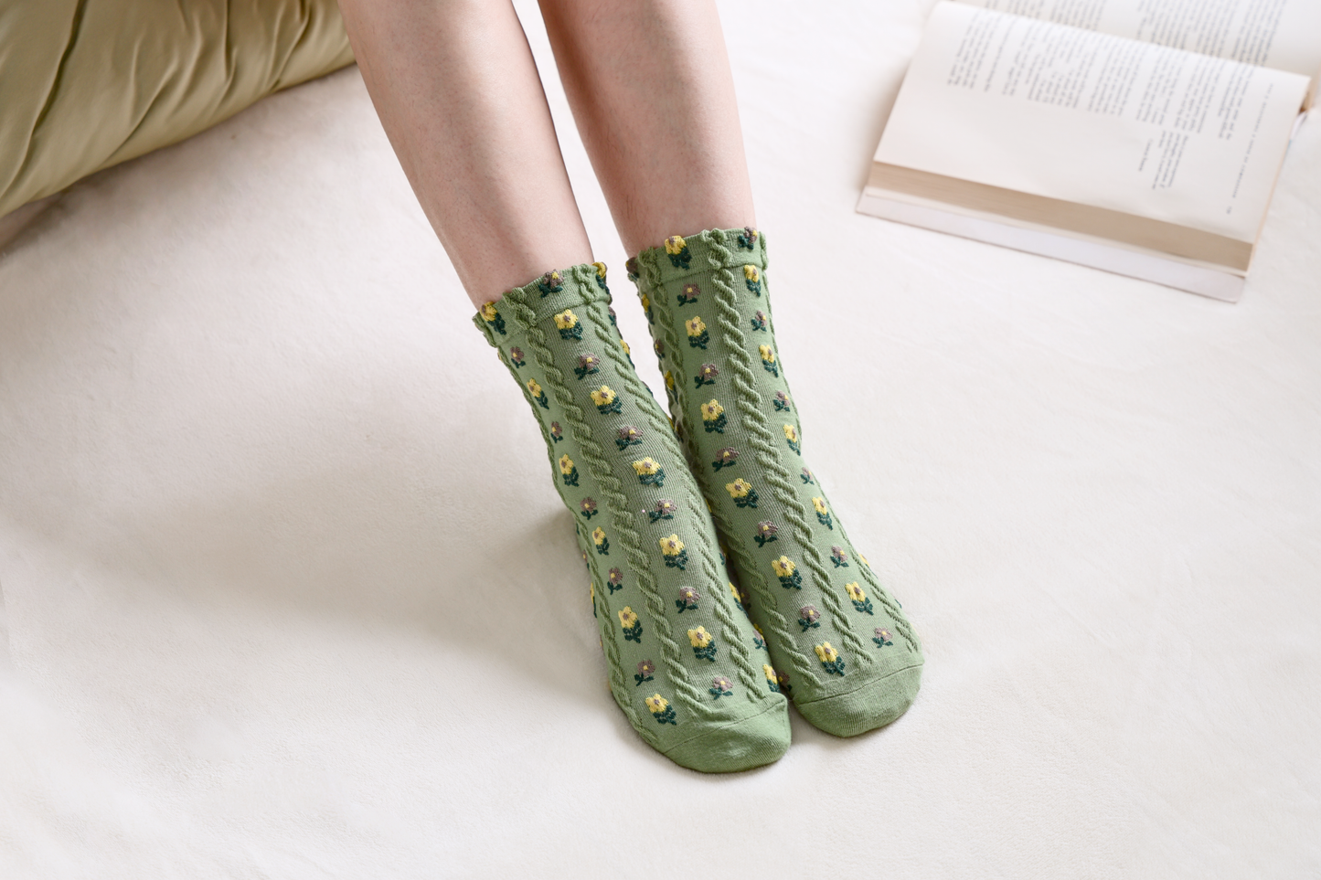 5-Pack Small Floral Socks: Soft Knitted Cotton Elegance for Women