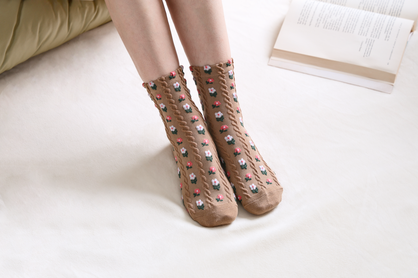 5-Pack Small Floral Socks: Soft Knitted Cotton Elegance for Women