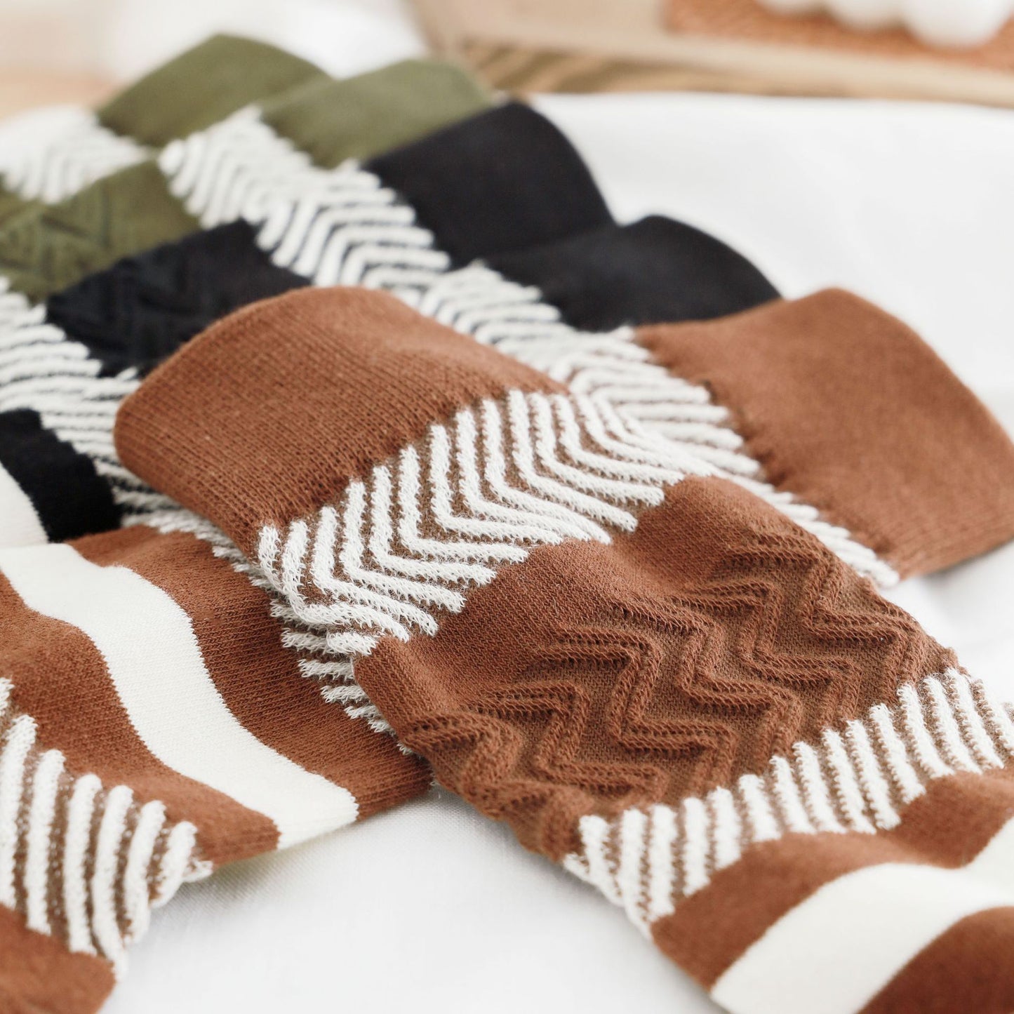 2-Pack Women's Striped Trendy Socks: Knitted Cotton Crew Comfort & Style