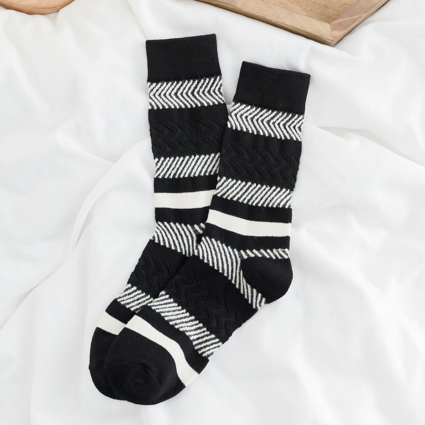 2-Pack Women's Striped Trendy Socks: Knitted Cotton Crew Comfort & Style