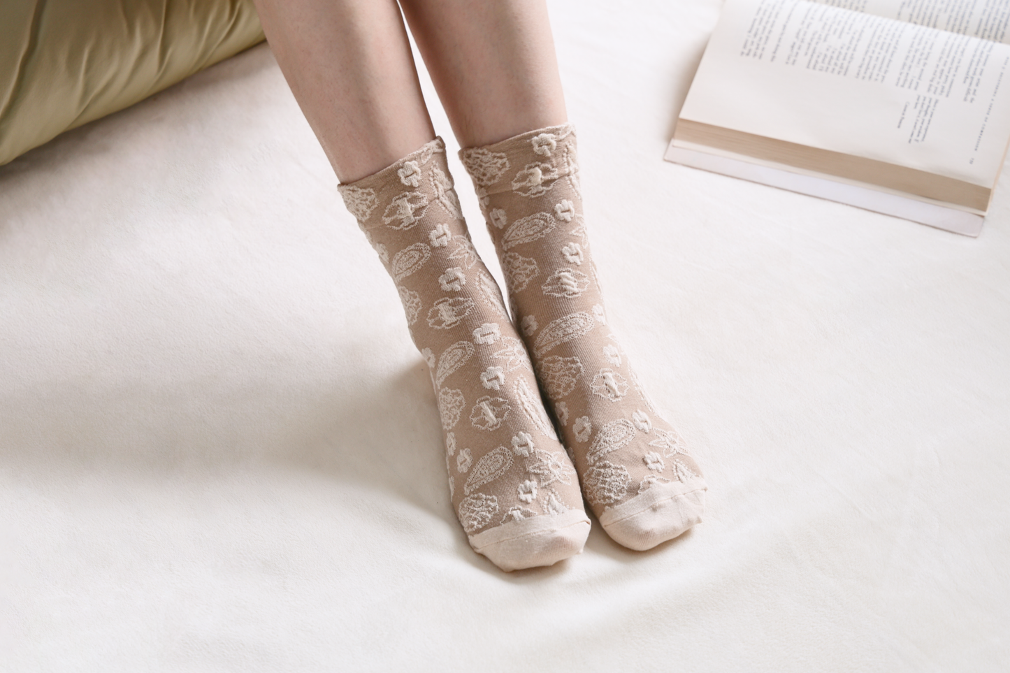 2-Pack Vintage Socks: Knitted Cotton Crew Socks for Women