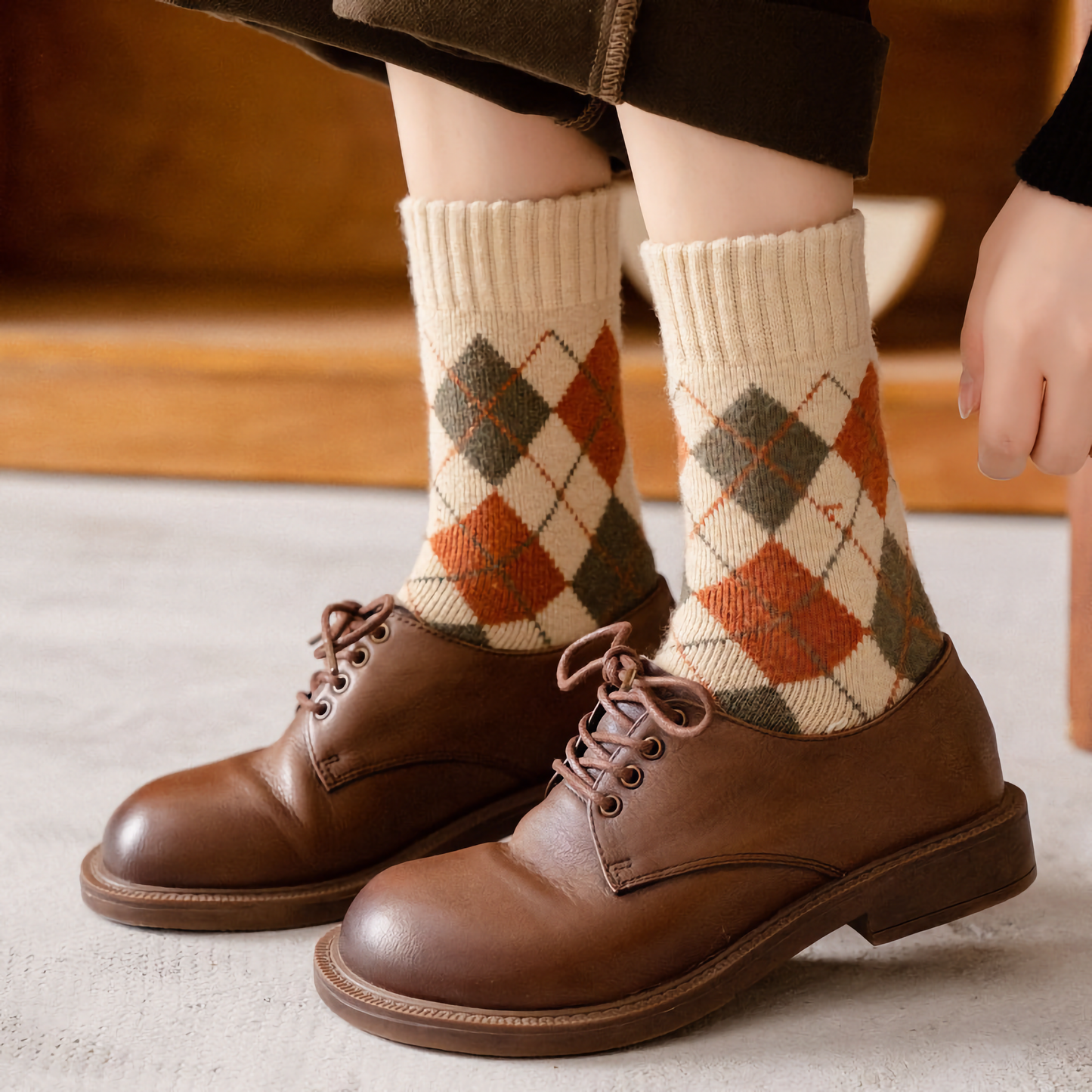 2-Pack Vintage Wool Socks: Knitted Cozy Crew Elegance for Women