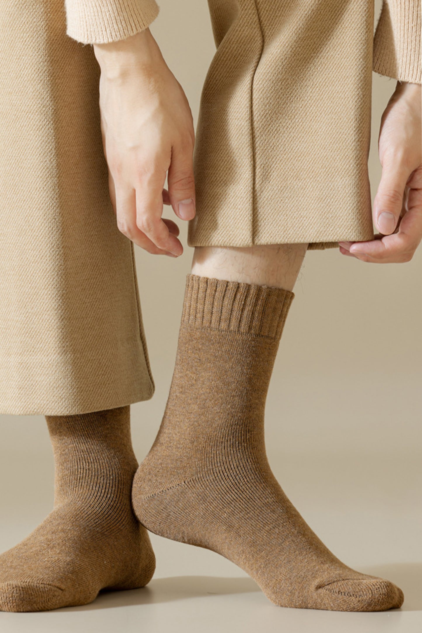 2-Pack Men's Wool Socks - Minimalist Warm Solid Colors for Winter