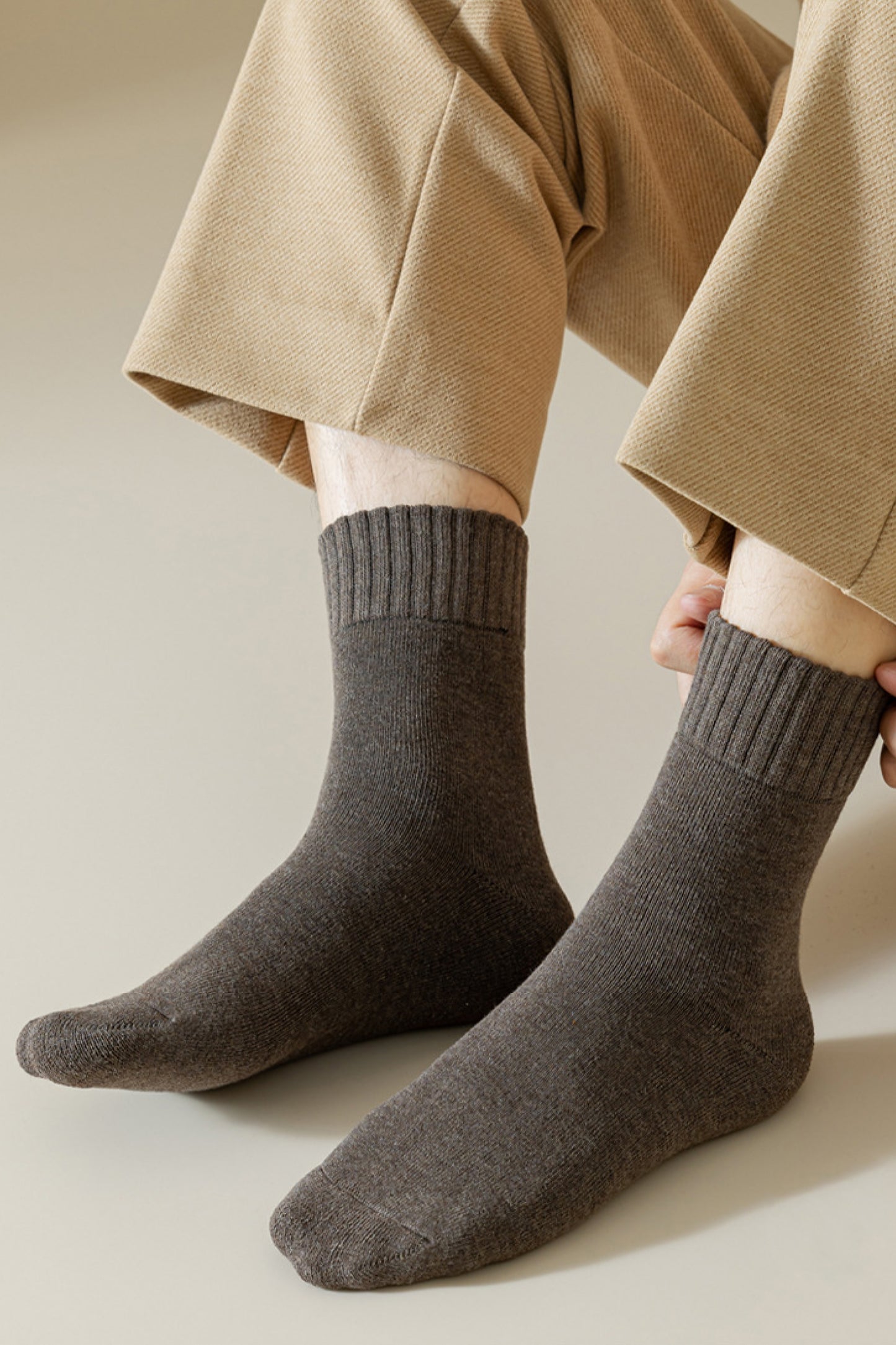 2-Pack Men's Wool Socks - Minimalist Warm Solid Colors for Winter