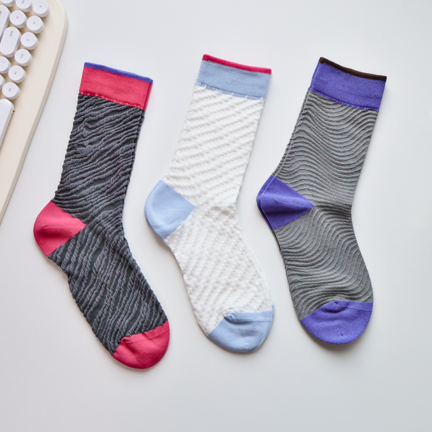 2-Pack Women’s Retro Colorblock Cotton Crew Socks – Soft & Stylish