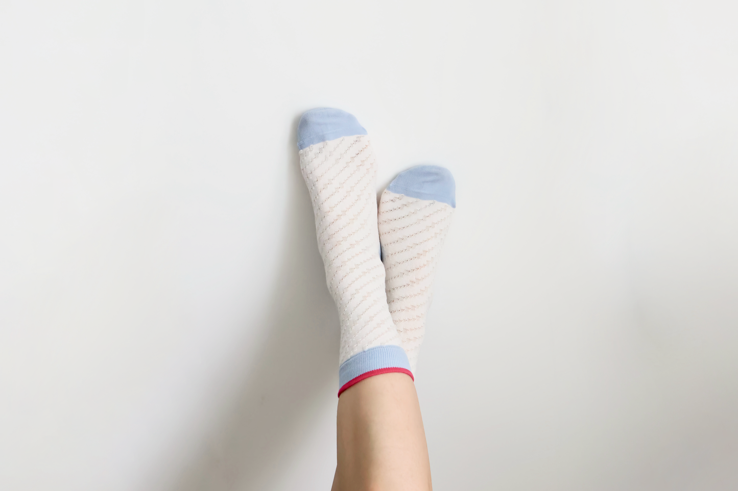 2-Pack Women’s Retro Colorblock Cotton Crew Socks – Soft & Stylish