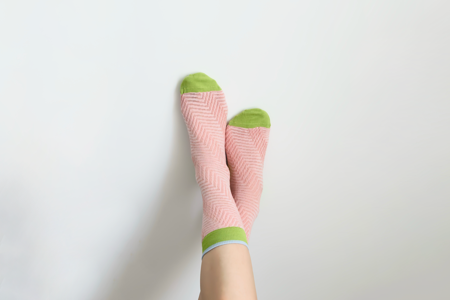 2-Pack Women’s Retro Colorblock Cotton Crew Socks – Soft & Stylish