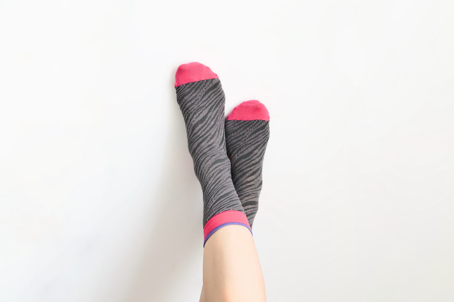 2-Pack Women’s Retro Colorblock Cotton Crew Socks – Soft & Stylish