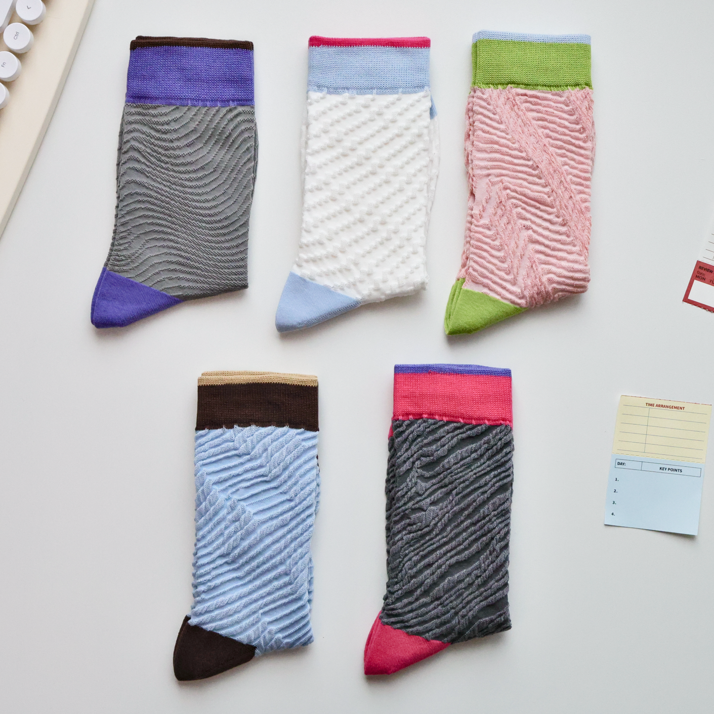 2-Pack Women’s Retro Colorblock Cotton Crew Socks – Soft & Stylish
