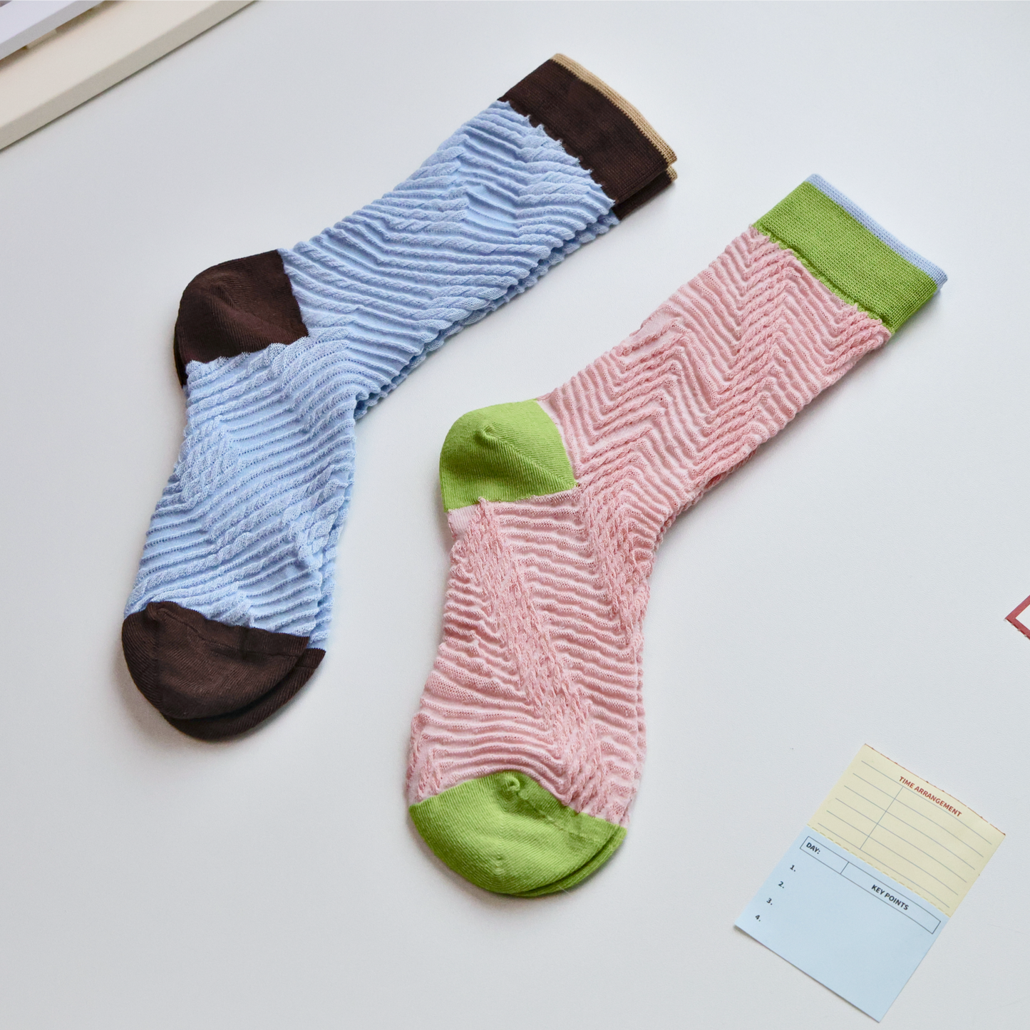 2-Pack Women’s Retro Colorblock Cotton Crew Socks – Soft & Stylish