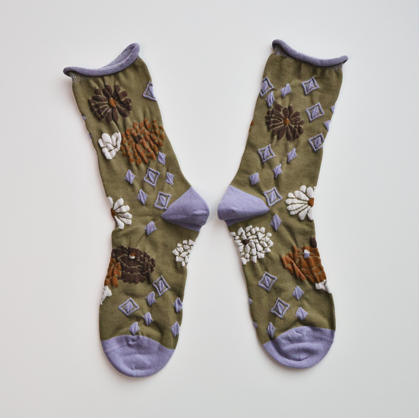 2-Pack Women’s Retro Floral Cotton Crew Socks – Rolled Cuff Design