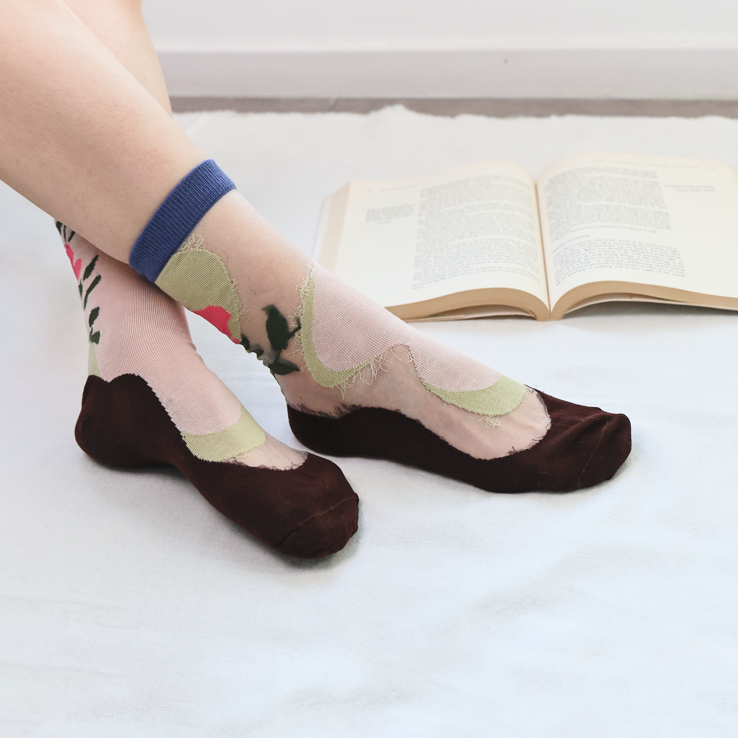 2-Pack Retro Sheer Socks for Women – Floral & Graphic Design