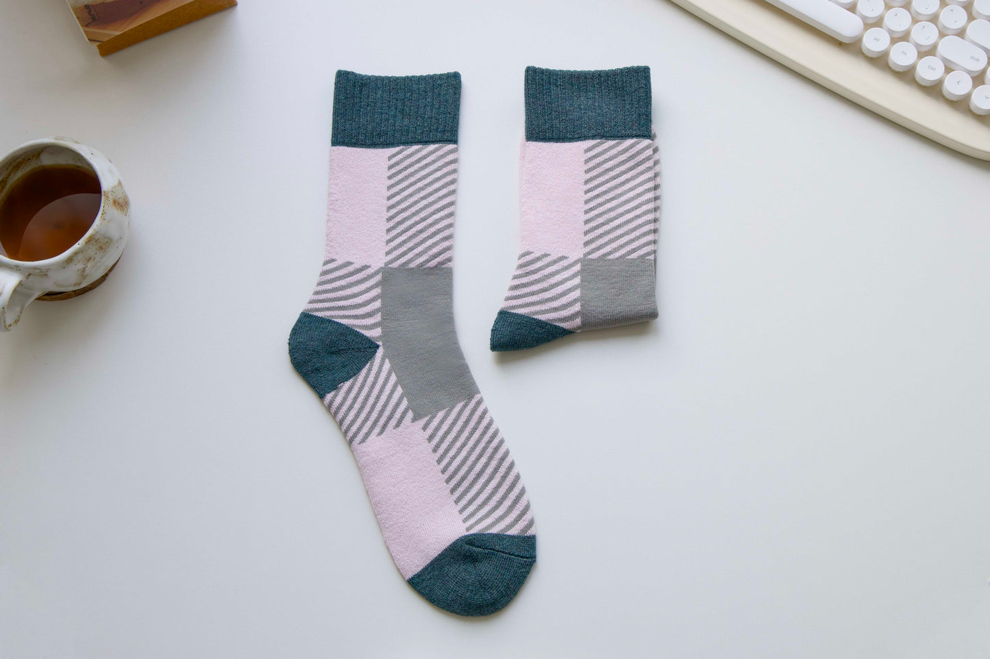 2-Pack Unisex Wool Blend Crew Socks – Retro Geometric Colour-Block Style
