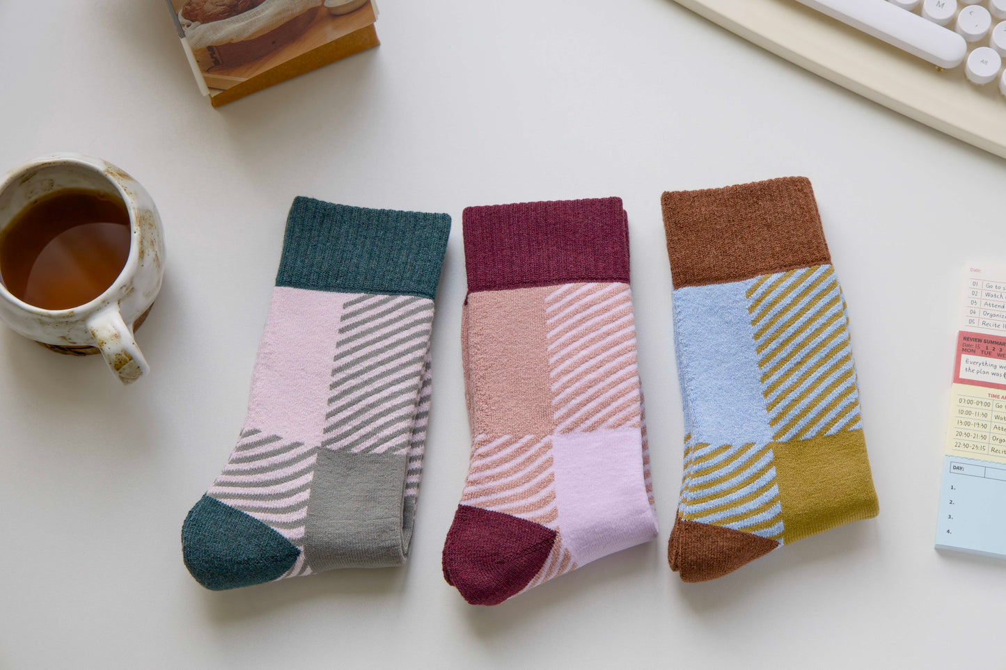 2-Pack Unisex Wool Blend Crew Socks – Retro Geometric Colour-Block Style