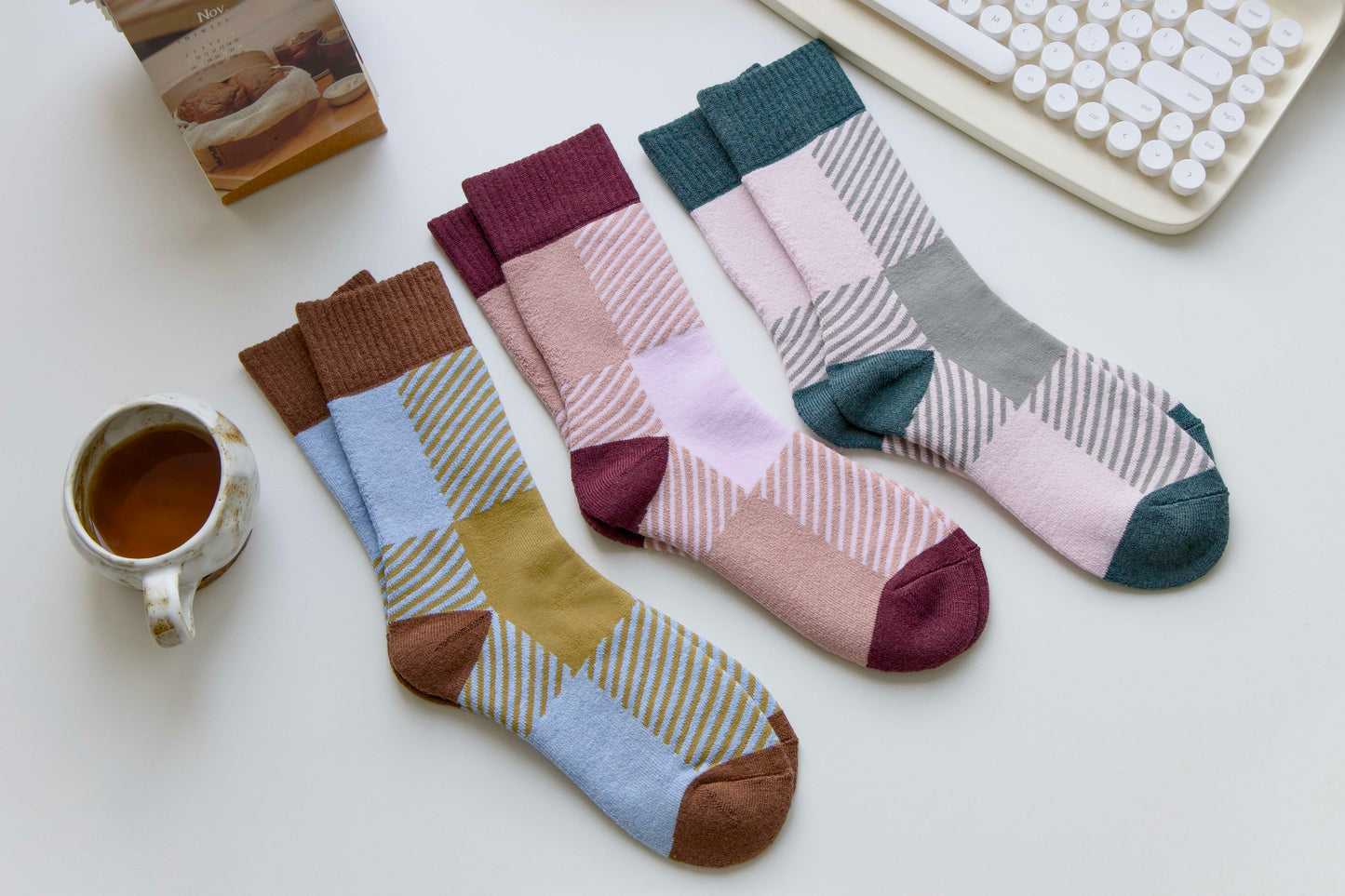 2-Pack Unisex Wool Blend Crew Socks – Retro Geometric Colour-Block Style