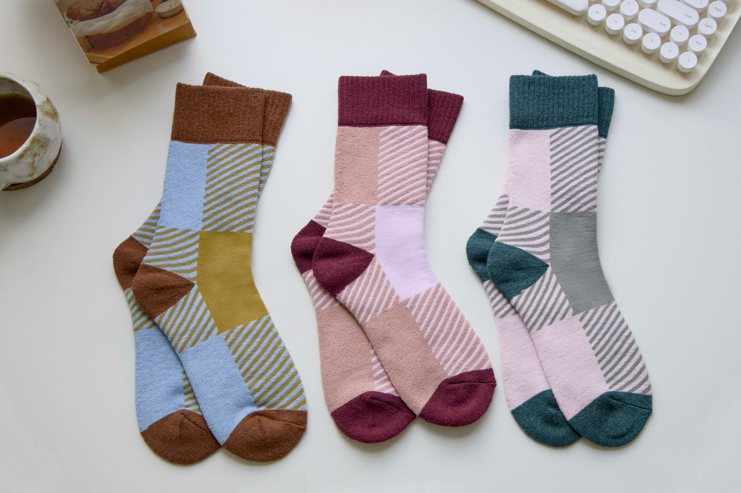 2-Pack Unisex Wool Blend Crew Socks – Retro Geometric Colour-Block Style