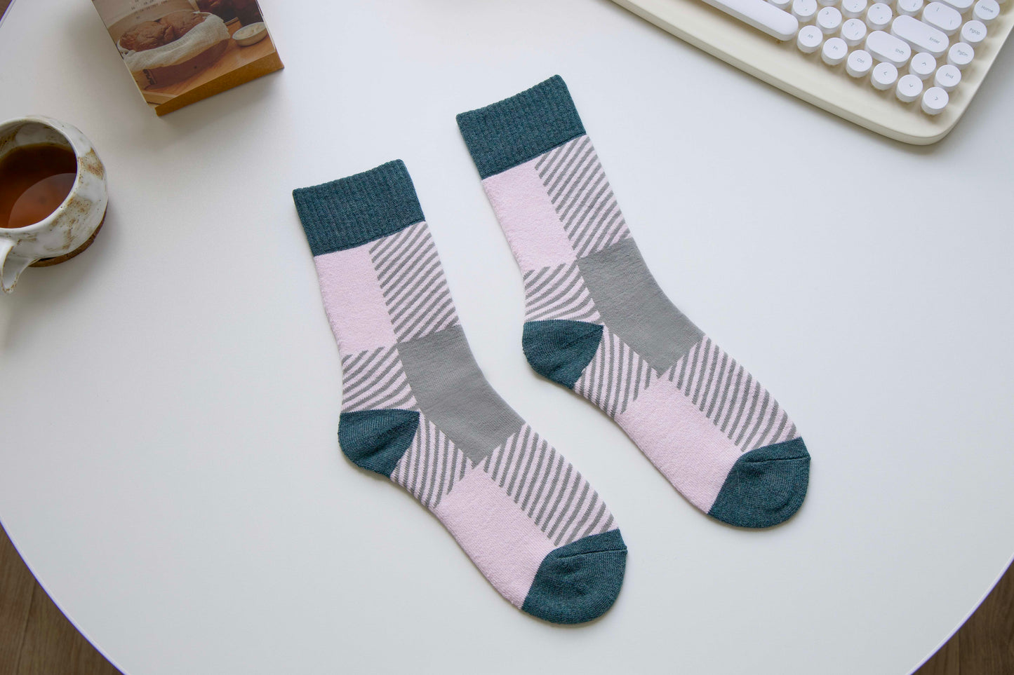 2-Pack Unisex Wool Blend Crew Socks – Retro Geometric Colour-Block Style